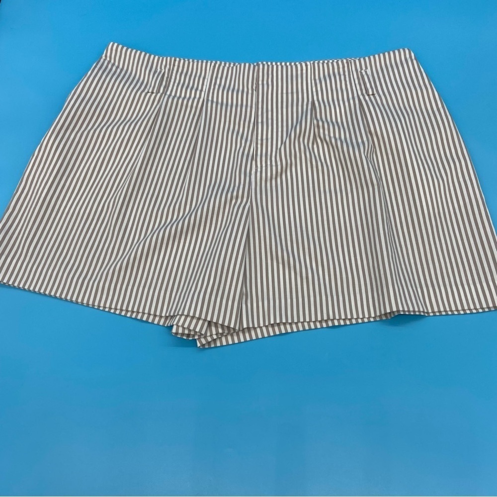 EVRI Women’s Striped Shorts Tan and White Size 18W - Picture 3 of 7